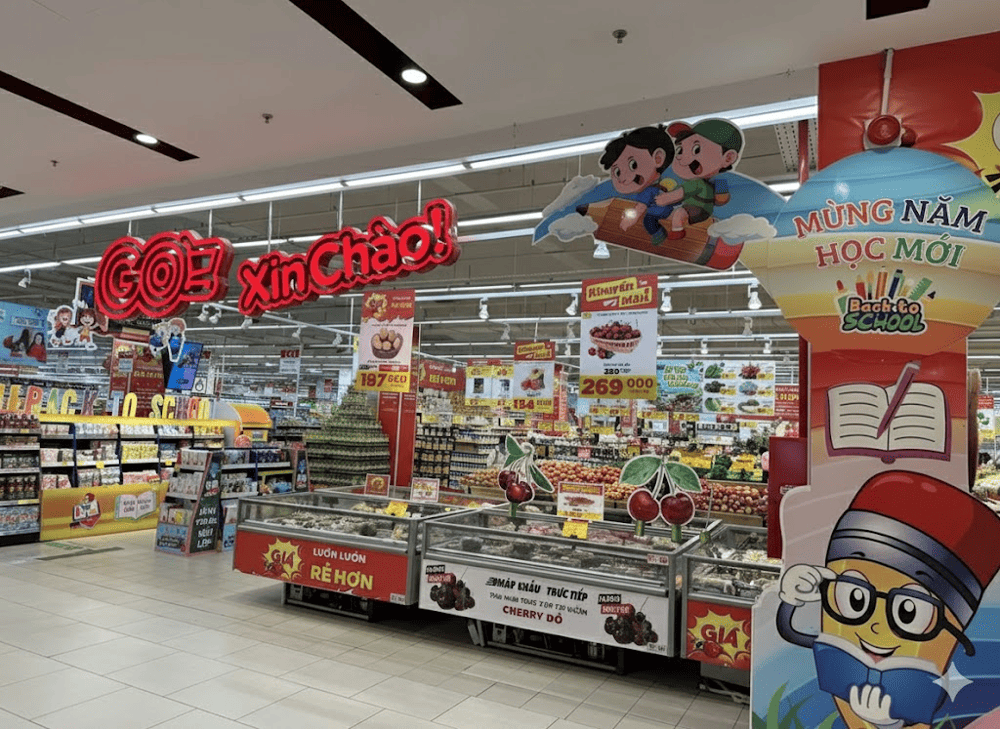 Bạn c&oacute; thể thỏa sức mua sắm tại si&ecirc;u thị GO! ngay dưới khu vực quảng trường